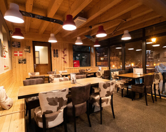 631f382909a8742cb59c8850 622b2b115d0d82c3ffe05923 H94 TEL LES CARRETTESC2 A9 Victor Gential 111