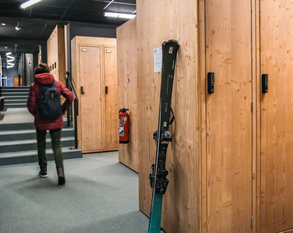 B8a2dae0dc64 DACR 1032 CAR24 Ski Room 1